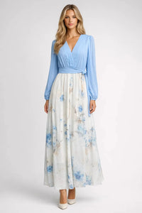 Lichtblauwe Maxi Jurk met V-hals, Bloemenprint en Transparante Mouwen – Romantisch & Sierlijk – Roseline