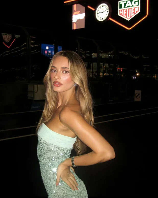 Strapless Paillettenjurk met Aansluitend Silhouet – Glamoureus & Feestelijk – Roxalie