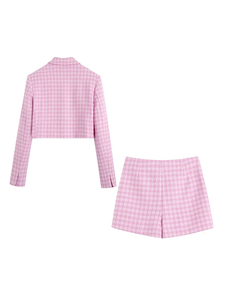 Achterkant van de roze pied-de-poule cropped blazer en skort