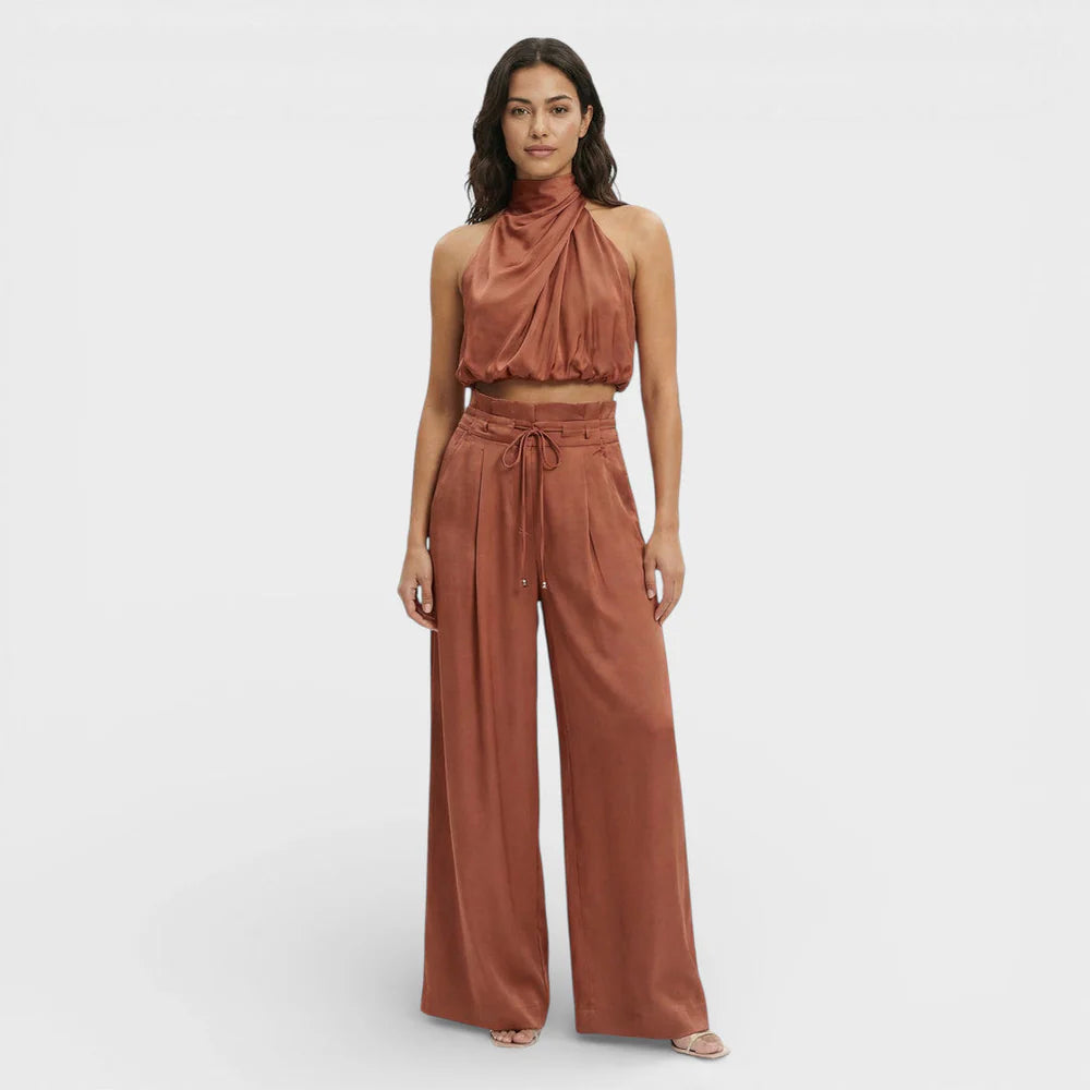 Satijnlook Set met Haltertop en Wijde Broek – Elegant & Verfijnd – Salvienne