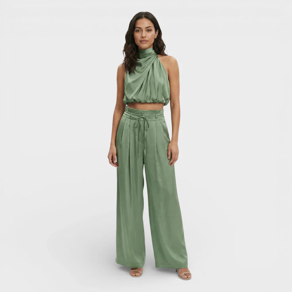 Satijnlook Set met Haltertop en Wijde Broek – Elegant & Verfijnd – Salvienne
