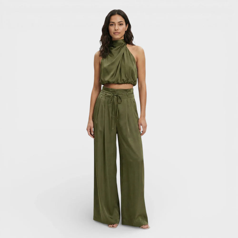 Satijnlook Set met Haltertop en Wijde Broek – Elegant & Verfijnd – Salvienne