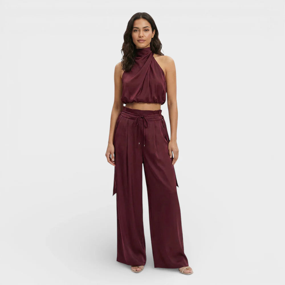 Satijnlook Set met Haltertop en Wijde Broek – Elegant & Verfijnd – Salvienne