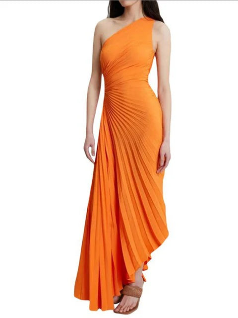Geplooide One-Shoulder Maxi-jurk met Asymmetrische Zoom – Elegant & Verfijnd – Sévéane