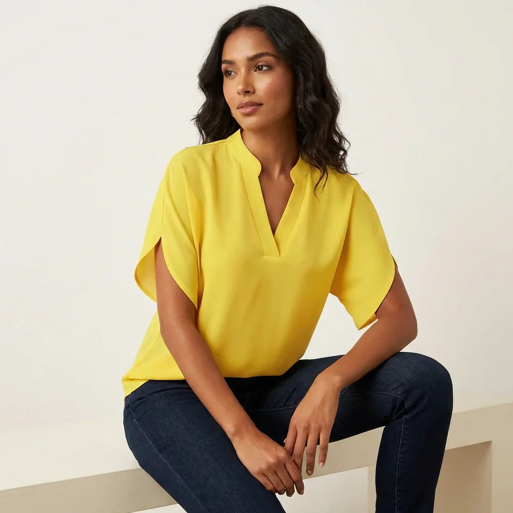 Luchtige Zomer Blouse met V-hals en Korte Mouwen – Vrouwelijk & Veelzijdig – Solenne