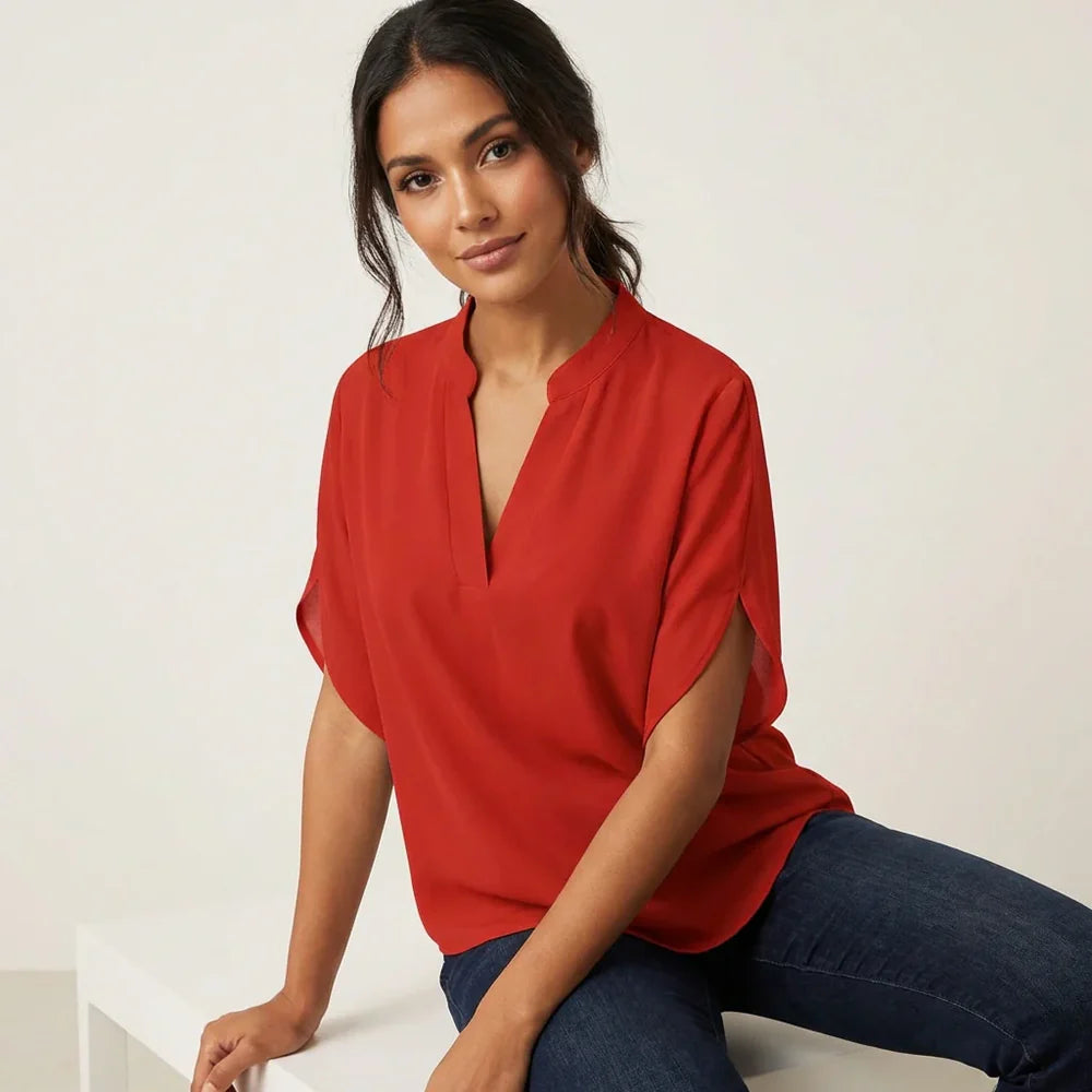 Luchtige Zomer Blouse met V-hals en Korte Mouwen – Vrouwelijk & Veelzijdig – Solenne