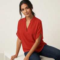 Luchtige Zomer Blouse met V-hals en Korte Mouwen – Vrouwelijk & Veelzijdig – Solenne