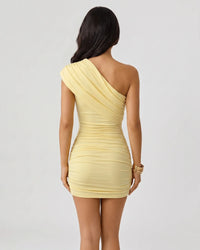 Mini Jurk met One-Shoulder Hals en Geplooid Lijfje – Elegant & Feestelijk – Solveine