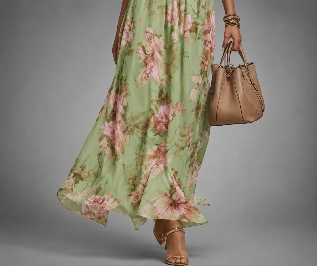 Maxi Jurk met Halternek, Bloemenprint en Goudkleurig Detail – Zomers & Elegant – Suus