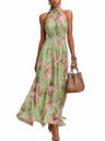 Maxi Jurk met Halternek, Bloemenprint en Goudkleurig Detail – Zomers & Elegant – Suus