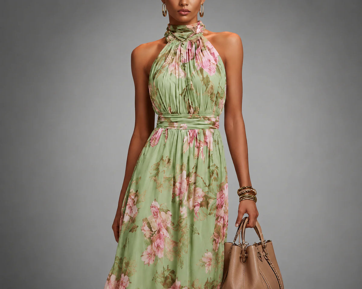 Maxi Jurk met Halternek, Bloemenprint en Goudkleurig Detail – Zomers & Elegant – Suus