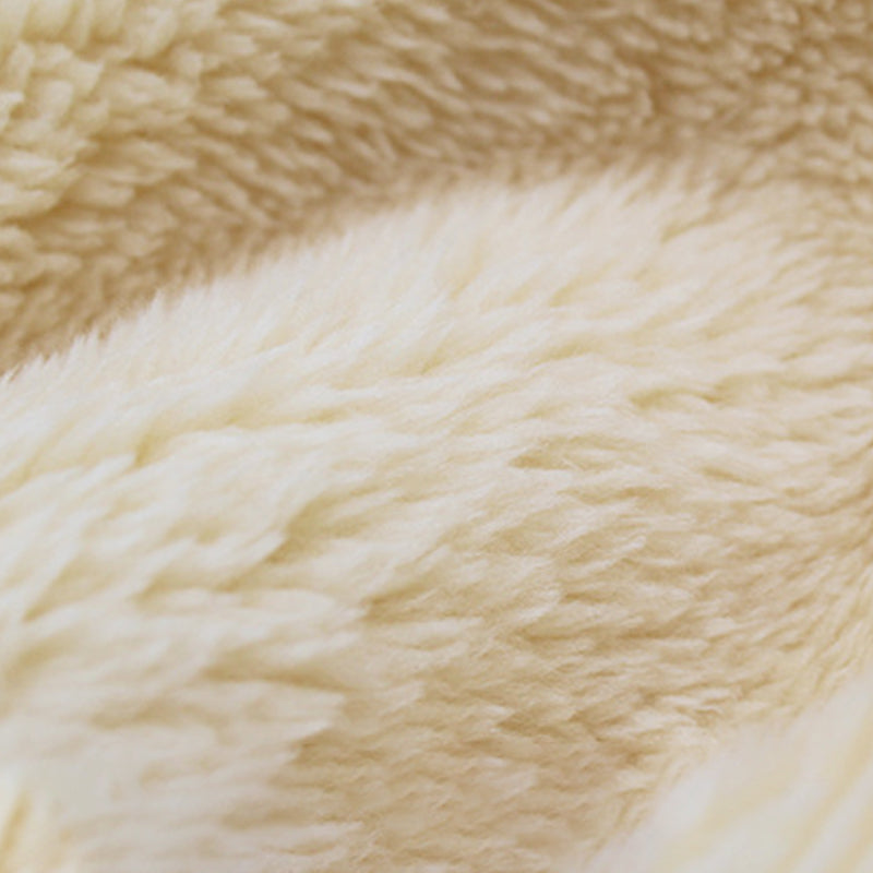 Close-up van de zachte teddy fleece van de balaclava