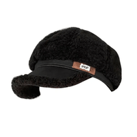 Zwarte teddy baret voor dames met klep, zijaanzicht