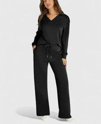 Tweedelige dames set met polokraag en wijde broek in zwart, voorkant