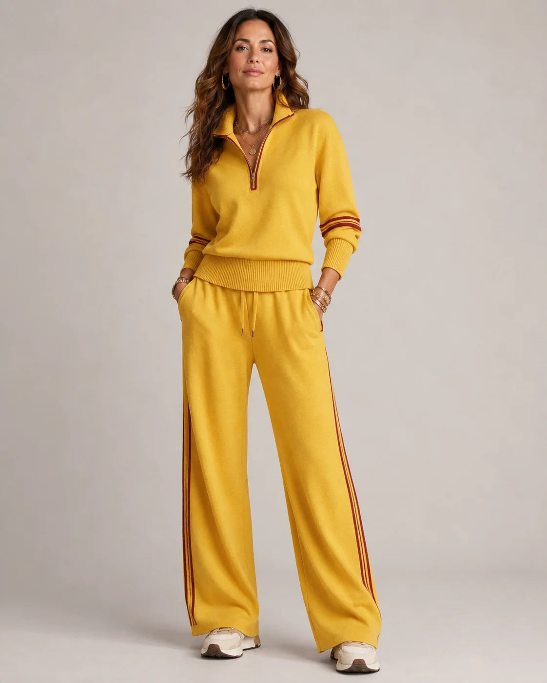 Gele sweaterset met korte rits en broek met trekkoord