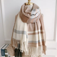 Vintage geruite sjaal dames in khaki en crème met diagonale strepen en franjes