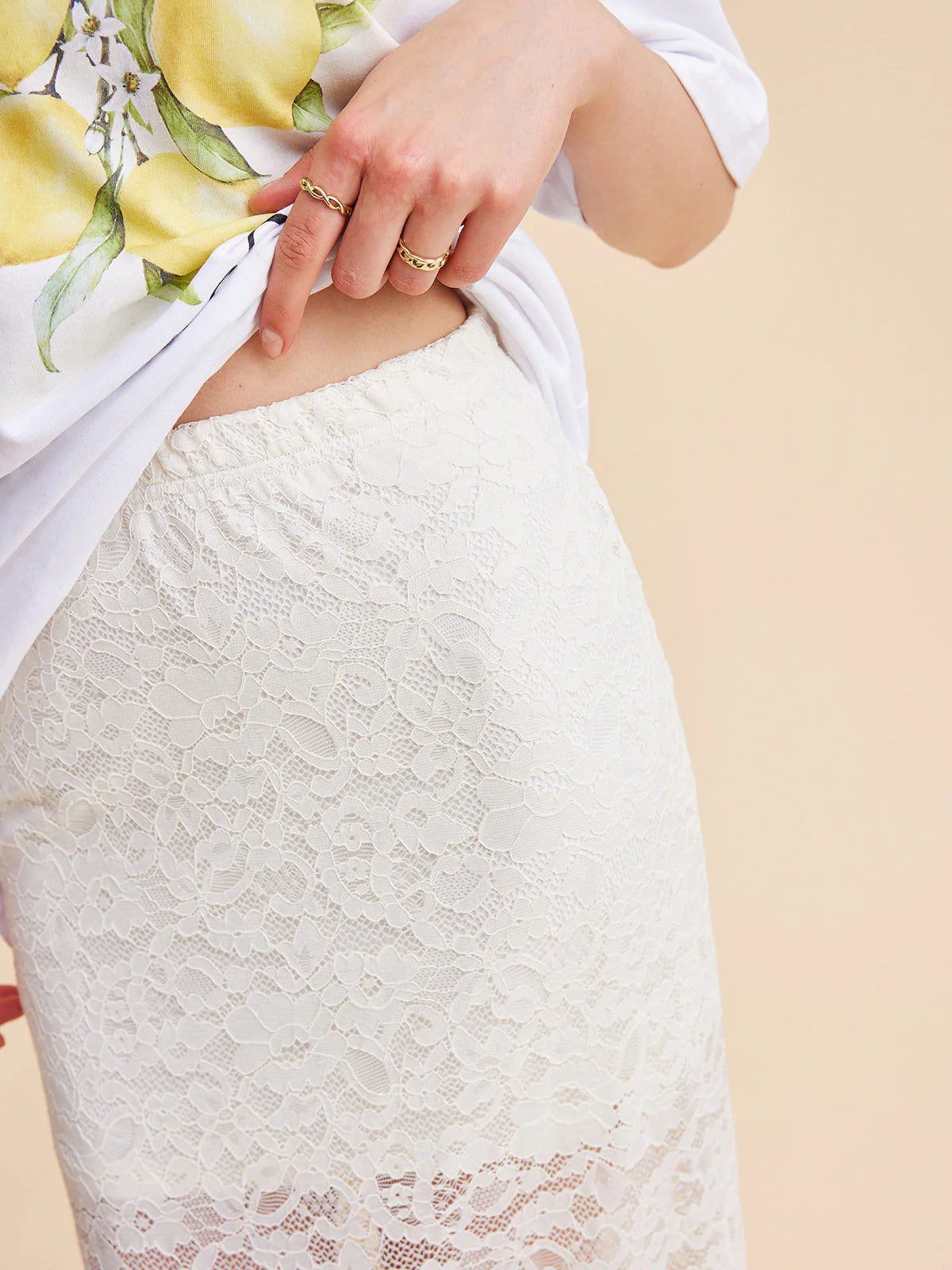 Beige Semi-Transparante Kanten Maxi Rok – Elegant & Flatterend – Wikke