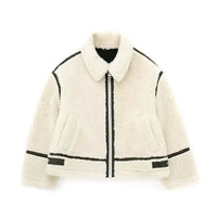 Witte oversized dames teddy jas met zwarte contrastbies