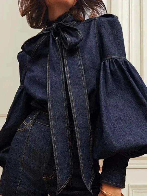 Dames Denim Blouse met Pofmouwen en Sierstrik – Elegant & Trendy – Xavélline