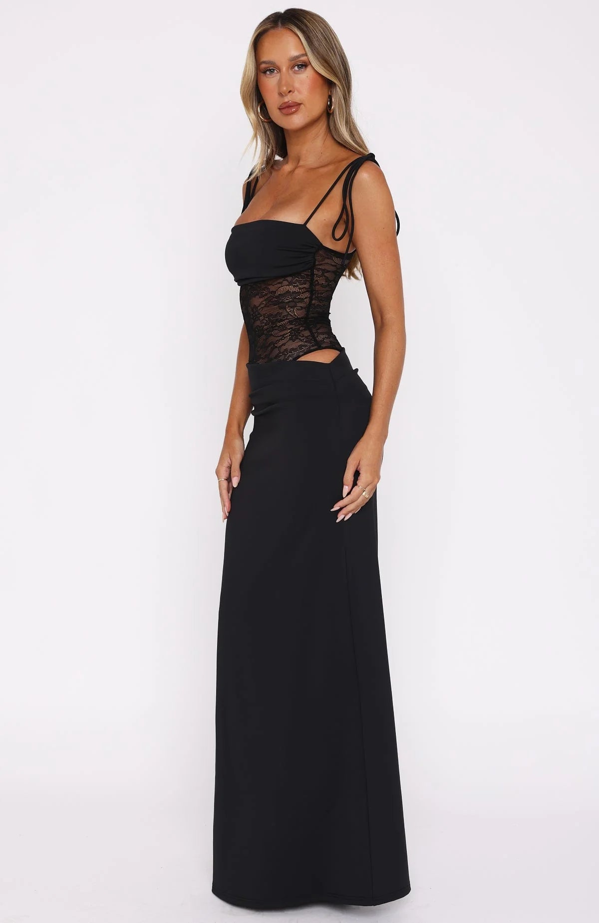 Maxi Jurk met Kantdetails – Elegant & Vrouwelijk – Zaféllise